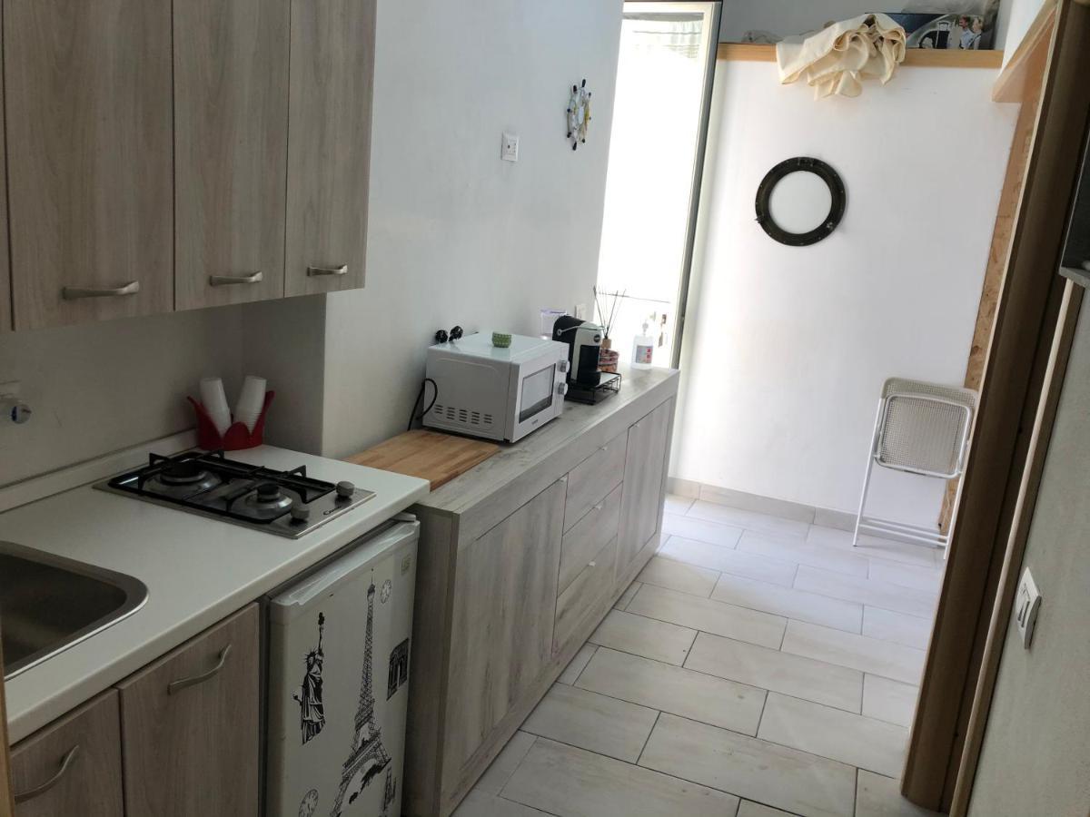 Pia Beach House Баколи Екстериор снимка