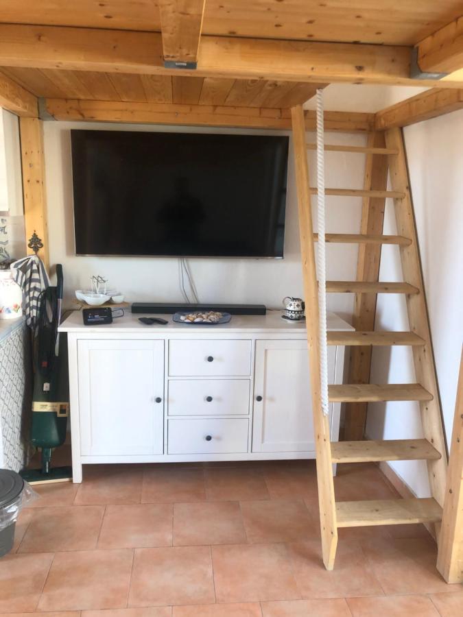 Pia Beach House Баколи Екстериор снимка