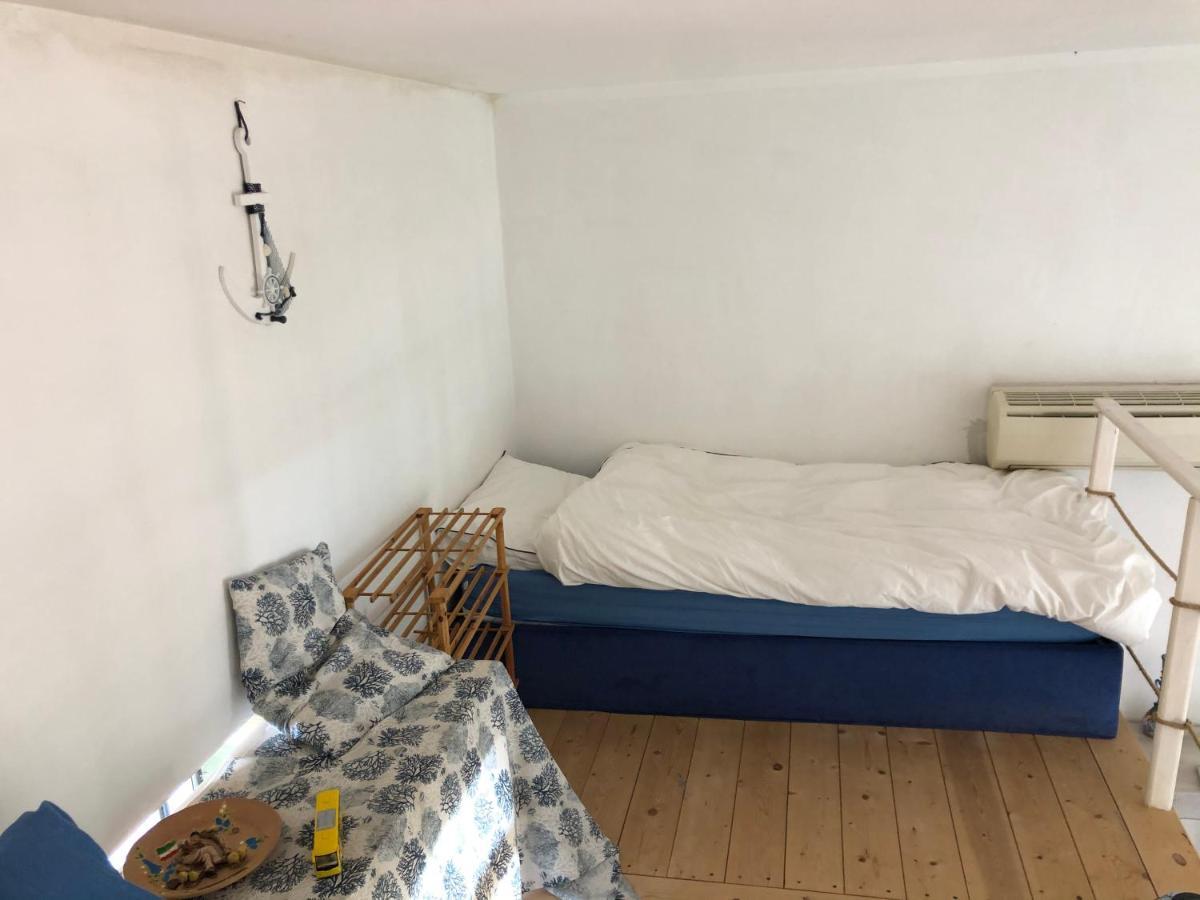Pia Beach House Баколи Екстериор снимка